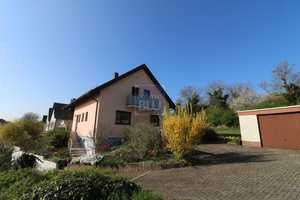 Provisionsfrei: 1-2FH, freistehend, Balkon, Terrasse, großer Garten, 2 Garagen, Feldrandlage,... – Karlsruhe (Kreis) – Vorschaubild 1