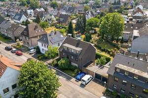 Gepflegtes Mehrfamilienhaus mit Schwimmbad
Inklusive Terasse, Balkonen und 2 Garagen in Bottrop – Die vollständige Adresse der Immobilie erhältst du vom Anbieter., 46242 Fuhlenbrock, Bottrop – Vorschaubild 1