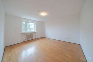 Attraktive 3 Zimmer-Wohnung mit Loggia, Aufzug & Stellplatz im Münchner Norden – Die vollständige Adresse der Immobilie erhältst du vom Anbieter., 80935 Lerchenau-Ost, München – Vorschaubild 3