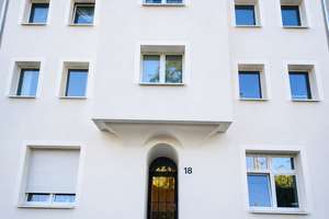 Bezugsfertige sanierte 2-Zimmerwohnung mit Balkon und Einbauküche in zentraler Lage