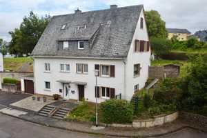 ✍️VERKAUFT!✍️ Geräumige DHH in ruhiger Seitenstraße mit 4 Schlafzimmern und Garten – Birkenfeld (Kreis) – Vorschaubild 4