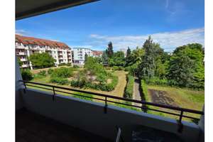 Frei! 2Zi Weststadt-Juwel Effizienz C: Fernwärme, Riesen-Balkon, Stellplatz, Möbliert