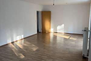 Helle 3-Zimmer-Wohnung mit großem Süd-West-Balkon in Erlangen zu vermieten – Sofort bezugfrei – Dompfaffstraße 148, 91056 Steinforst, Erlangen – Vorschaubild 12