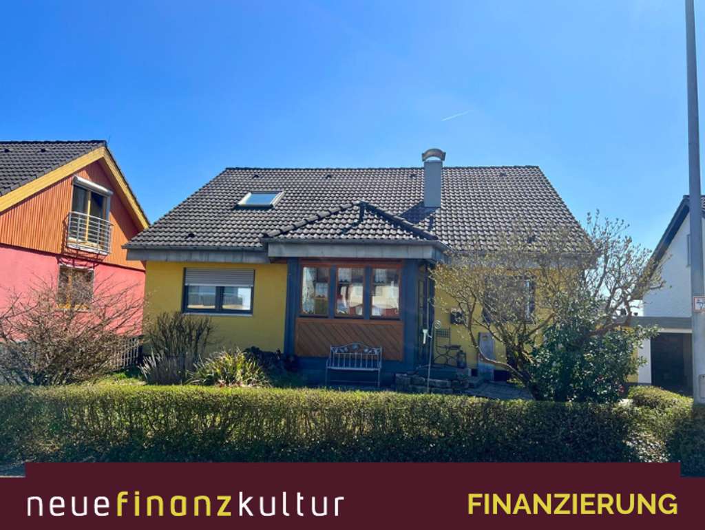 Immobilie in Römerstein - Großzügiges Familienhaus mit besonderem Flair, Studio & sonnigem Garten in Römerstein - Bild 2