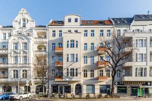 Stilvolle 3-Zimmer-Altbauwohnung mit 3,50 m Deckenhöhe und Kamin in bester Lage! – Uhlandstraße 129, 10717 Wilmersdorf, Berlin – Vorschaubild 17