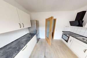 Lichterfüllte 3-Raum-Wohnung mit Einbauküche und Balkon – Jahnstr. 22, 9126 Lutherviertel, Chemnitz – Vorschaubild 1