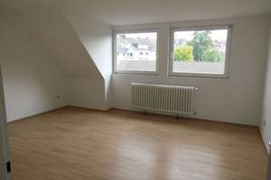 Dachgeschoss-Whg. in Essen Holsterhausen. Ruhige und dennoch zentrale Lage! – Nieberdingstraße 41, 45147 Holsterhausen, Essen – Vorschaubild 2