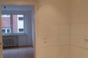 Attraktive 2 Zi, KN, gr. Balkon, BITTE TEXT LESEN !! – Die vollständige Adresse der Immobilie erhältst du vom Anbieter., 50678 Altstadt/Süd, Köln – Vorschaubild 3