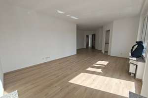Frisch renoviert: Helle 3-Zimmer-Wohnung mit Balkon mit Top-Verkehrsanbindung in ruhiger Lage – Franz-Mehring-Straße 5, 4157 Gohlis-Mitte, Leipzig – Vorschaubild 2
