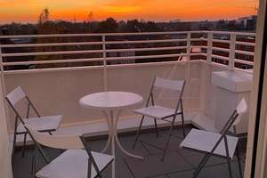 Exklusive, voll möblierte 2-Zimmer-Neubauwohnung mit Balkon und Alpenblick in München-Laim – Fürstenrieder Straße 2, 80687 Sankt Ulrich, München – Vorschaubild 2