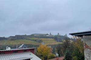 Exklusive 3-Zimmer-Wohnung mit großem Balkon, Design-Highlights und Festungsblick – Toplage Würzburg – Die vollständige Adresse der Immobilie erhältst du vom Anbieter., 97082 Steinbachtal, Würzburg – Vorschaubild 2