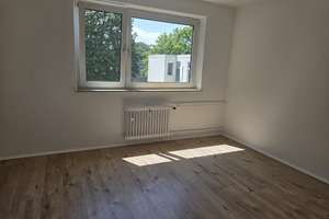 Frisch renovierte familienfreundliche 3-Zimmer-Wohnung mit Balkon – Hasselstraße 112, 42651 Solingen-Mitte, Solingen – Vorschaubild 3