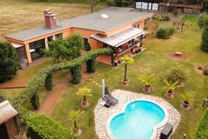 Einfamilienhaus im Bungalowstil mit Pool; Sauna & Teich in ruhiger Lage in Wassernähe – Kanalstraße 2b, 39317 Elbe-Parey – Vorschaubild 1