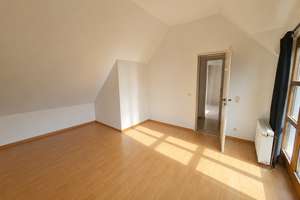 Kleines Haus im Haus: Helle 2,5 Zimmer Maisonette Wohnung mit Terrasse in gepflegter Hofanlage – Die vollständige Adresse der Immobilie erhältst du vom Anbieter., 53123 Lessenich/Meßdorf, Bonn – Vorschaubild 4