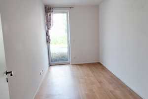Moderne 3-Zi. Wohnung mit Einbauküche, Terrasse & TG-Stellplatz im Dörnberg-Viertel (Regensburg) – Clara-Schumann Straße 5, 93049 Regensburg – Vorschaubild 8