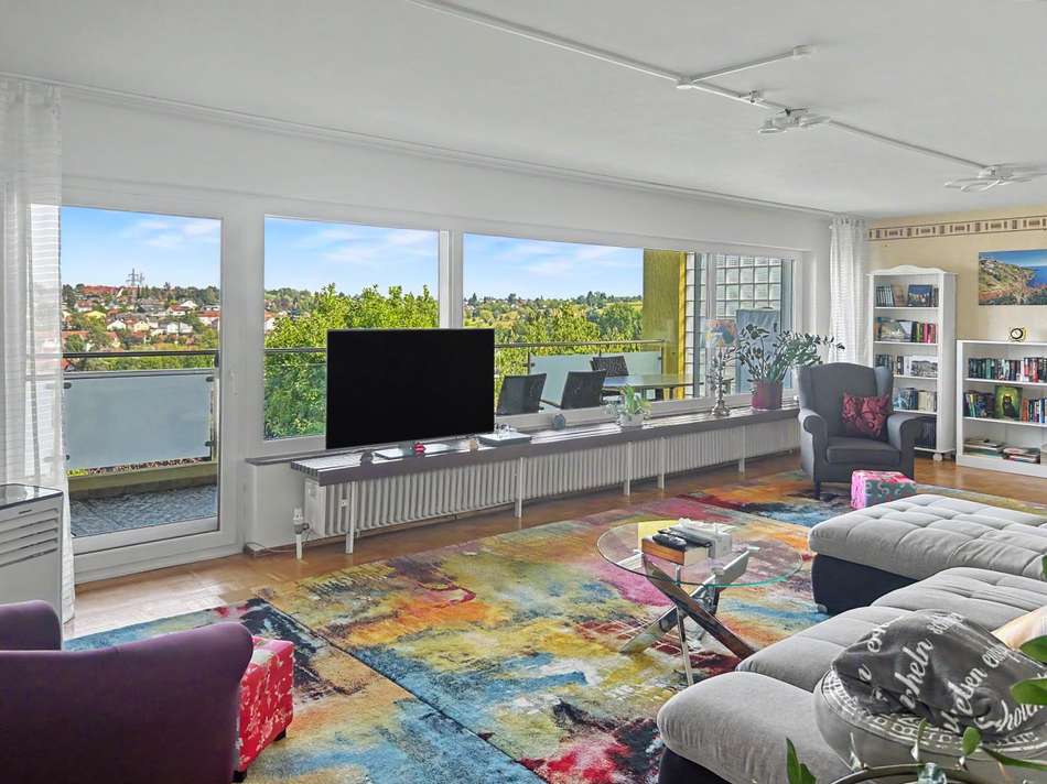 Wohnen und großer Balkon