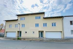 Einziehen und Wohlfühlen! Haushälfte mit Fußbodenheizung, Garage und Garten zu verkaufen! – Hallesche Straße 27, 6120 Lieskau – Vorschaubild 1