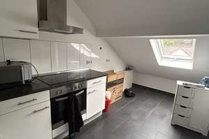 Zwei Zimmer in Wiesbaden: Helle Dachgeschosswohnung mit Einbauküche – Biebricher Allee 163, 65203 Biebrich, Wiesbaden – Vorschaubild 3