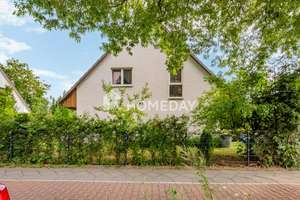 Grünes Refugium mit Wohnkomfort – gepflegtes Haus mit Terrasse und Garage in gefragter Lage – Die vollständige Adresse der Immobilie erhältst du vom Anbieter., 12524 Altglienicke, Berlin – Vorschaubild 4
