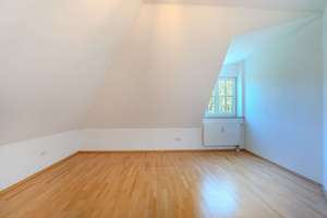 Eingebettet im Grünen – stilvolle 3-Zimmer-Dachgeschosswohnung mit Südterrasse – Die vollständige Adresse der Immobilie erhältst du vom Anbieter., 81827 Waldtrudering, München – Vorschaubild 14