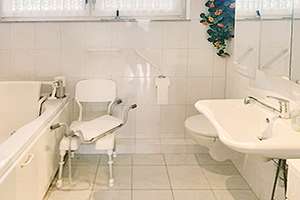 Hofheim am Taunus-Wallau: Angenehme, barrierefreie 4 Zi. Wohnung - herrlicher  Balkon mit Fernblick – Die vollständige Adresse der Immobilie erhältst du vom Anbieter., 65719 Hofheim am Taunus – Vorschaubild 8