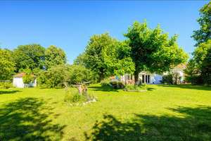 Möbliert: Idyllische Doppelhaushälfte mit weitläufigem Grundstück