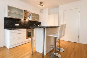 Exklusive 2-Zimmer-Wohnung mit großer Terrasse und Stellplatz in begehrtester Lage von Berlin-Mitte – Die vollständige Adresse der Immobilie erhältst du vom Anbieter., 10119 Mitte (Ortsteil), Berlin – Vorschaubild 4