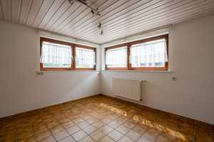 FÜR HOLZLIEBHABER! Freistehendes Einfamilienhaus mit großer Garage und schönem Garten
 – Ravensburg (Kreis) – Vorschaubild 43
