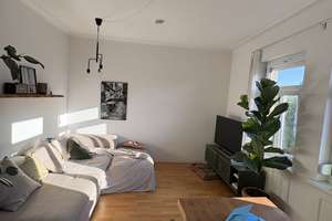 *Wunderschön ausgebaute, helle Dreizimmerwohnung mit großem Balkon, ab September zu haben**