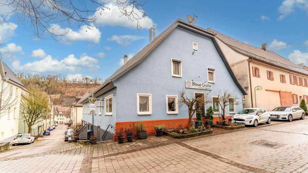 Immobilie in Sulz am Neckar - Attraktives Mehrfamilienhaus mit Gaststätte in zentraler Innenstadtlage - Bild 1