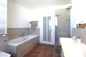 Bezugsfrei! Exklusives Wohnambiente in Bestlage – Stilvolle 3-Zi.-ETW mit TG-Stellplatz in Dahlem – Die vollständige Adresse der Immobilie erhältst du vom Anbieter., 14195 Wilmersdorf, Berlin – Vorschaubild 17