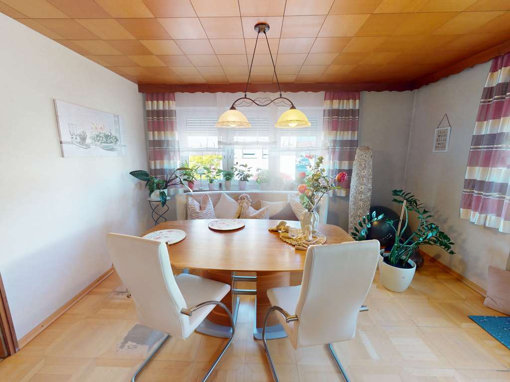 Immobilie in Renchen - Attraktives Dreifamilienhaus in ruhiger Lage von Renchen-Erlach - Bild 3