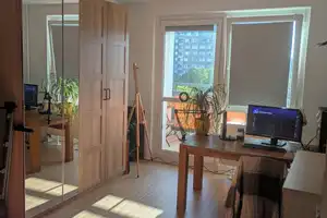 Gemütlich möblierte 2-Zimmer-Wohnung mit Einbauküche in Berlin Lichtenberg (Befristung 1 Jahr) – Bernhard-Bästlein-Str. 20, 10367 Berlin – Vorschaubild 2