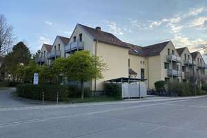 Uninahes möbliertes Apartment mit Balkon
