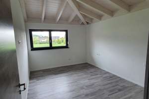 Moderne Doppelhaushälfte (120 m²) mit Garage, Stellplätzen & Garten – ruhige Lage in Boos