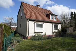 zwei kleine Doppelhaushälften – Die vollständige Adresse der Immobilie erhältst du vom Anbieter., 30657 Bothfeld, Hannover – Vorschaubild 2
