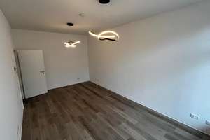 Moderne 2,5-Zimmer-Wohnung | EBK | Balkon | HWR | Zentrale Lage – Adelheidstraße 66, 65185 Mitte, Wiesbaden – Vorschaubild 2