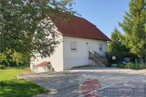 Last-Minute-Gelegeheit: Großes Wohnhaus mit Einliegerwohnung + 2 Garagen in gepflegtem Wohnquartier! – Die vollständige Adresse der Immobilie erhältst du vom Anbieter., 99958 Tonna – Vorschaubild 1