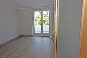 3-Raum-Wohnung mit Badewanne und großem Balkon – Seehäuser Weg 90, 39387 Oschersleben (Bode) – Vorschaubild 3