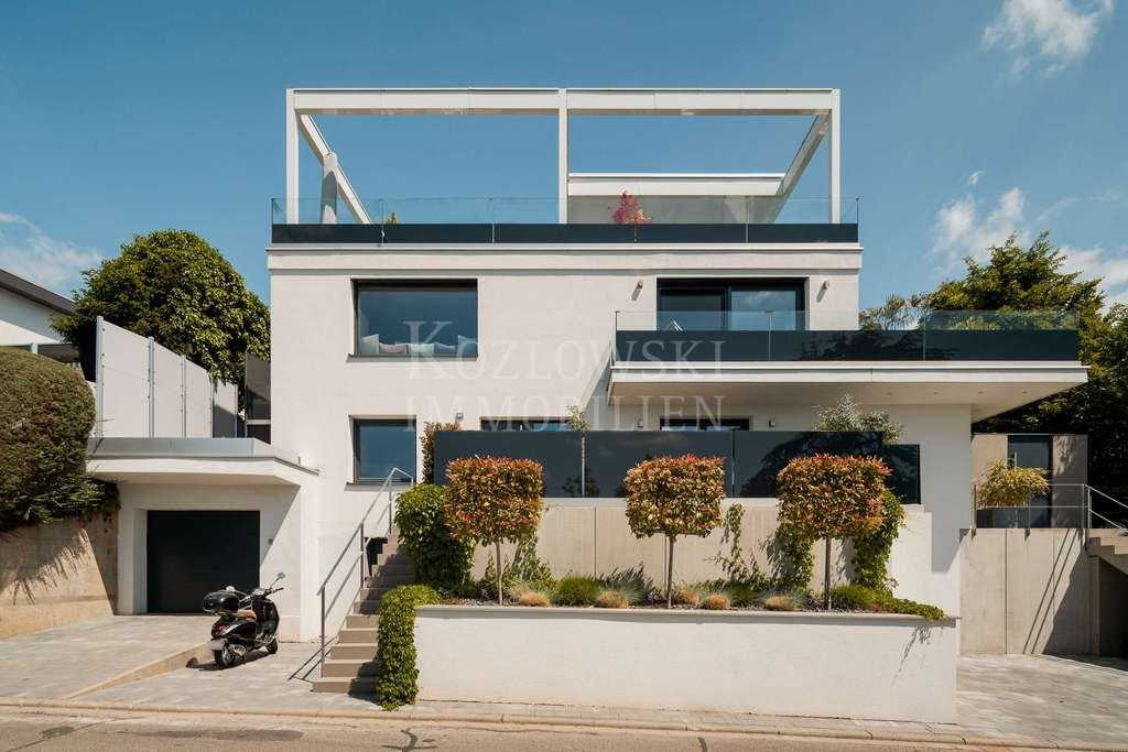 Lifestyle trifft Design - Bauhaus-Villa mit grandiosem Panoramablick!