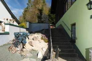 Schönes Wohnhaus in ruhiger Siedlungslage und großem Grundstück - 781 – Die vollständige Adresse der Immobilie erhältst du vom Anbieter., 84367 Reut – Vorschaubild 4