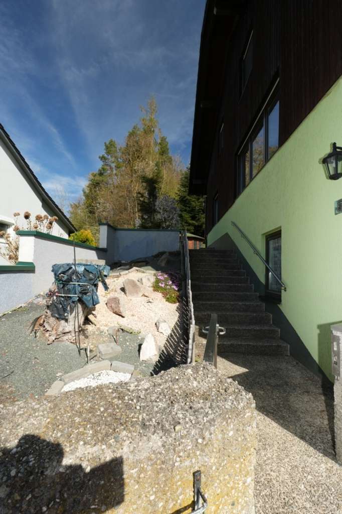 Immobilie in Reut - Schönes Wohnhaus in ruhiger Siedlungslage und großem Grundstück - 781 - Bild 3