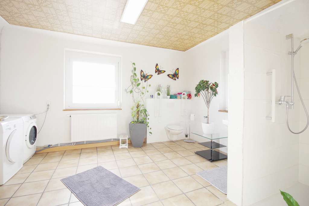 Immobilie in Möckmühl - Viel Raum zum Leben! Großes Haus mit viel Platz und tollen Möglichkeiten! - Bild 2