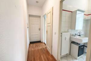 Bezugsfreie 1-Zimmer-Altbauwohnung in Wilmersdorf | Einbauküche | Keller | 36 m² | sehr gute Lage! – Die vollständige Adresse der Immobilie erhältst du vom Anbieter., 10713 Wilmersdorf, Berlin – Vorschaubild 10