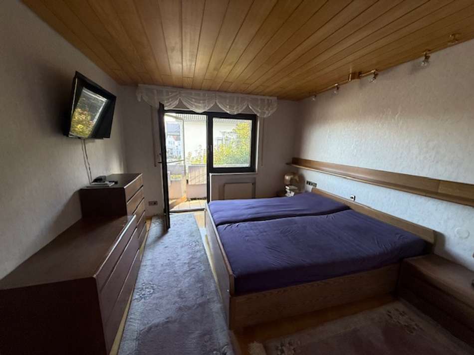 Schlafzimmer mit Balkon EG