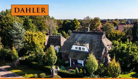 Bild von Reetdach-Romantik trifft zeitlose Eleganz – exklusives Anwesen mit großem Gartenparadies