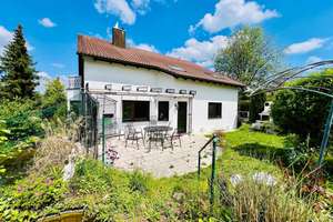 Einfamilienhaus mit ELW in toller Lage mit Gartenidyll und Doppelgarage – Die vollständige Adresse der Immobilie erhältst du vom Anbieter., 71701 Schwieberdingen – Vorschaubild 1