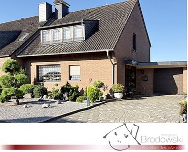 Gepflegte Doppelhaushälfte mit Feldweitblick in bester Lage von Glehn