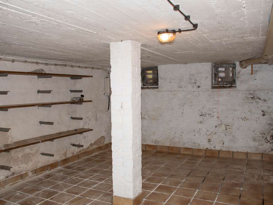 Keller