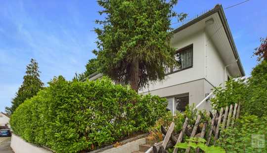 Bild von Frisch saniertes Zweifamilienhaus mit Panoramablick – Viel Lebensqualität in Wiesbaden-Auringen